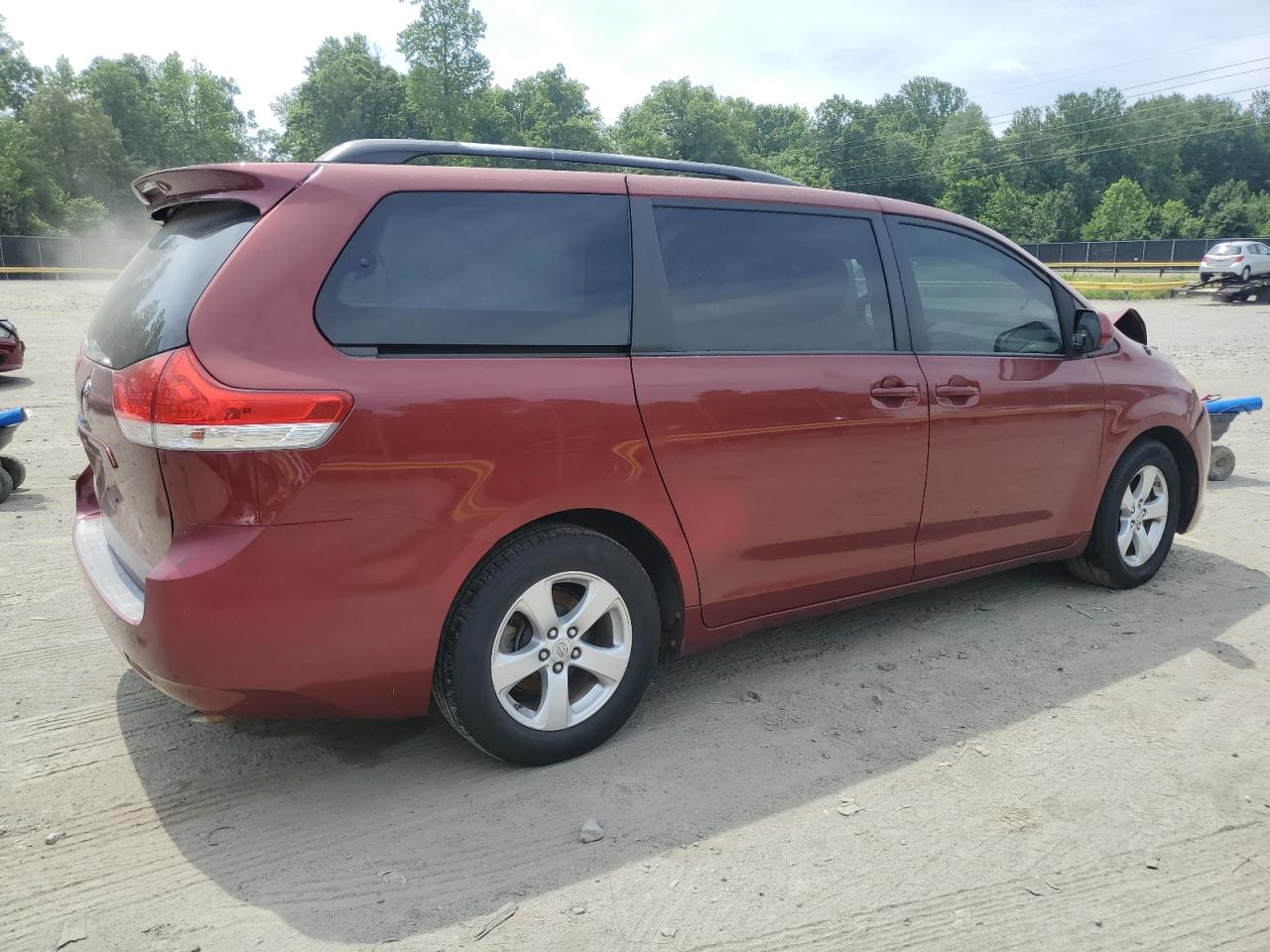 Toyota Sienna Le Image 5