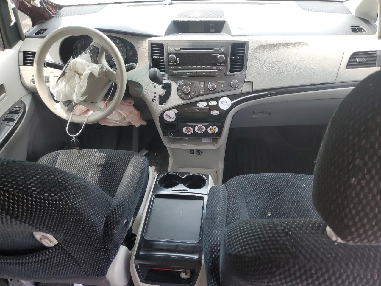 Toyota Sienna Le Image 8