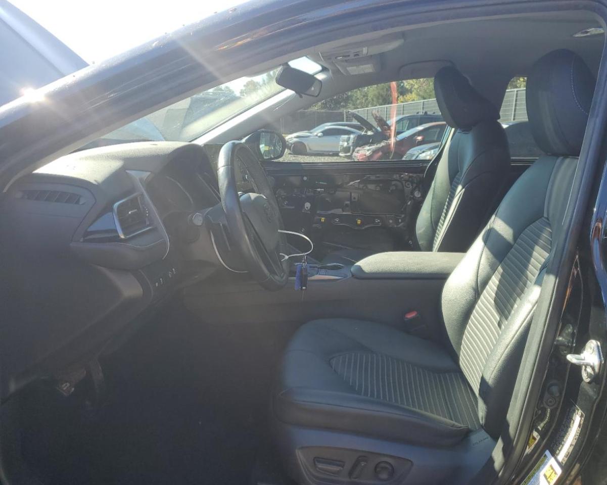 Toyota Camry Se Image 11