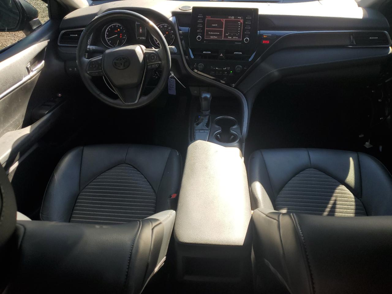 Toyota Camry Se Image 10