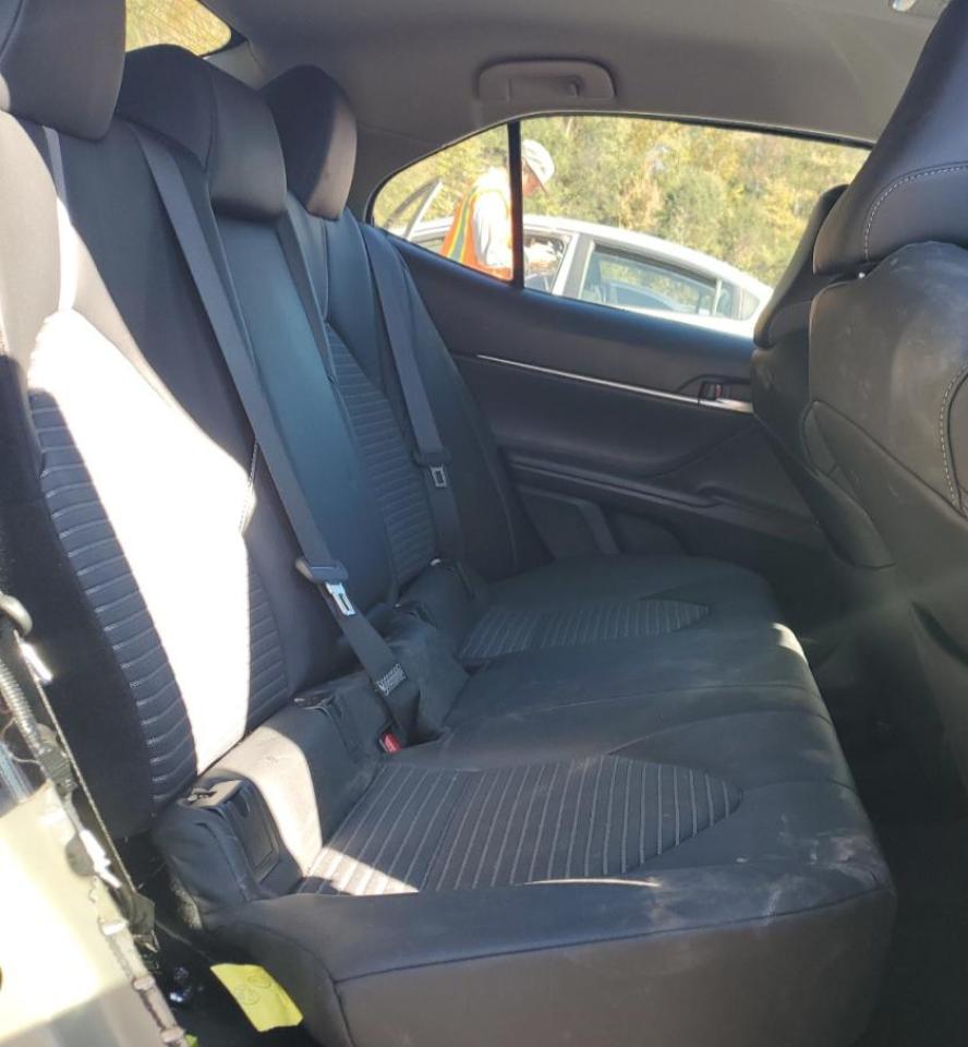 Toyota Camry Se Image 12