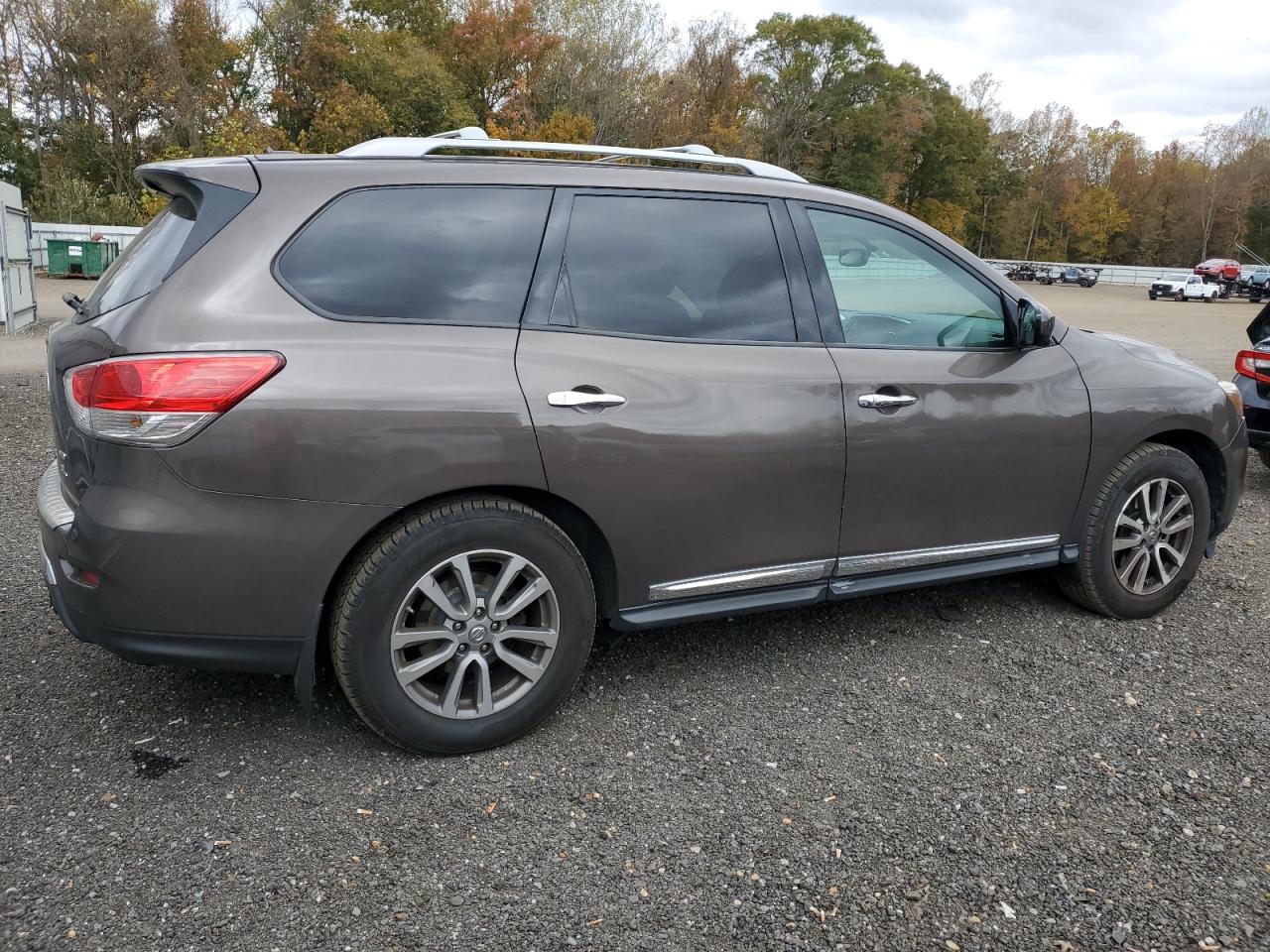 Nissan Pathfinder S Image 9
