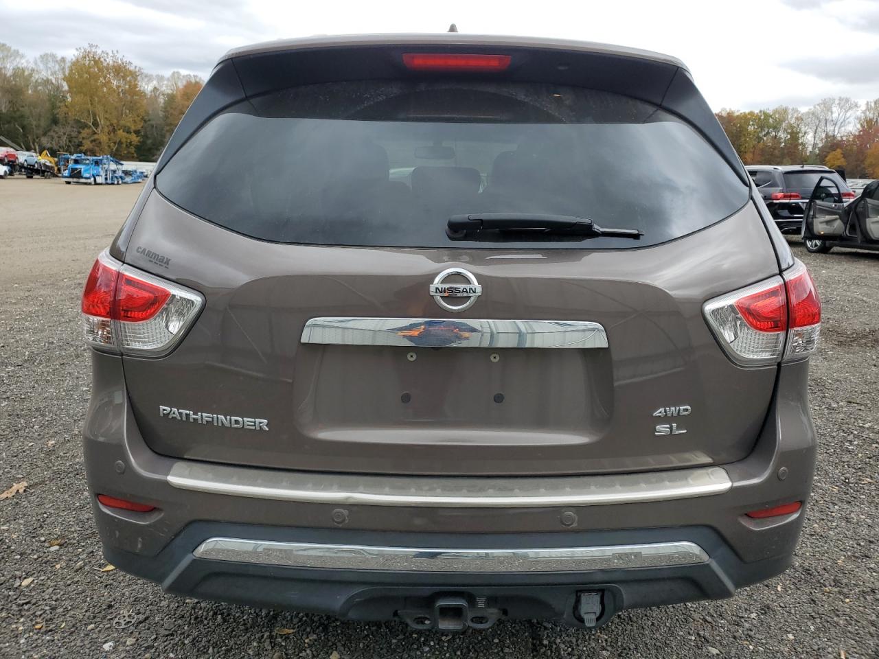 Nissan Pathfinder S Image 8