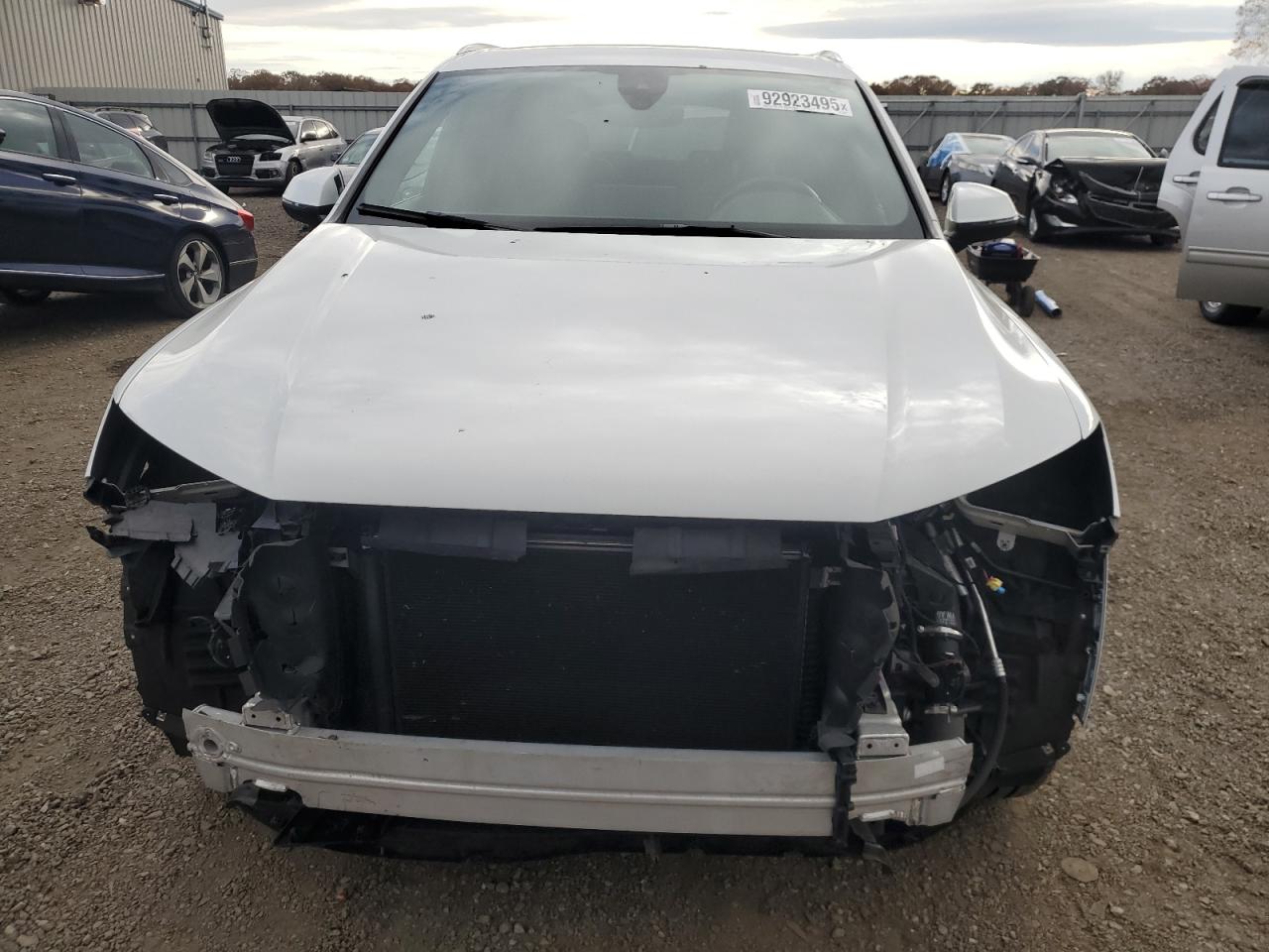 Audi Q7 Premium Plus Image 9