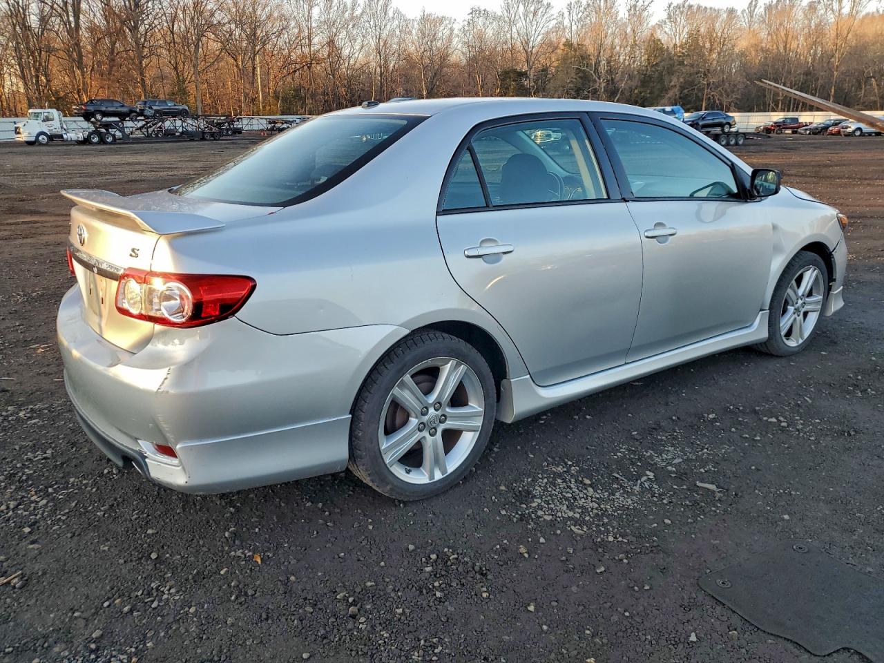 Toyota Corolla Base Image 4