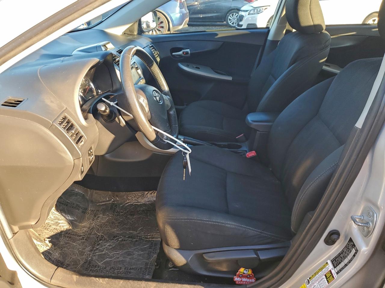 Toyota Corolla Base Image 8