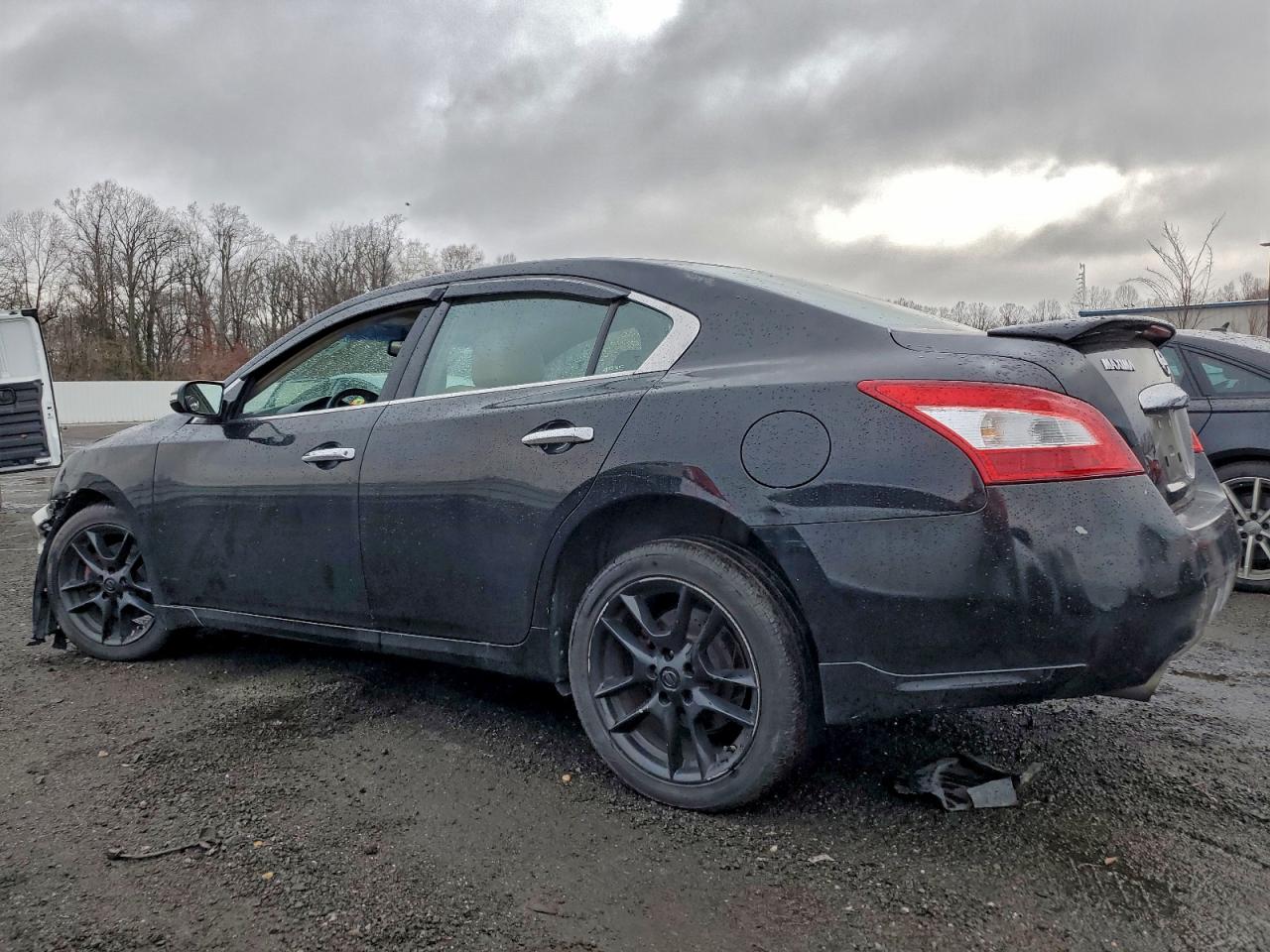 Nissan Maxima S Image 12