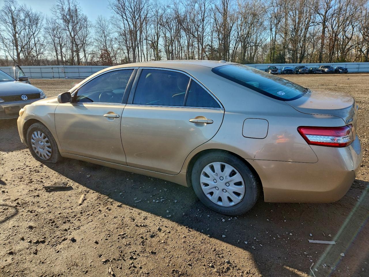 Toyota Camry Base Image 2