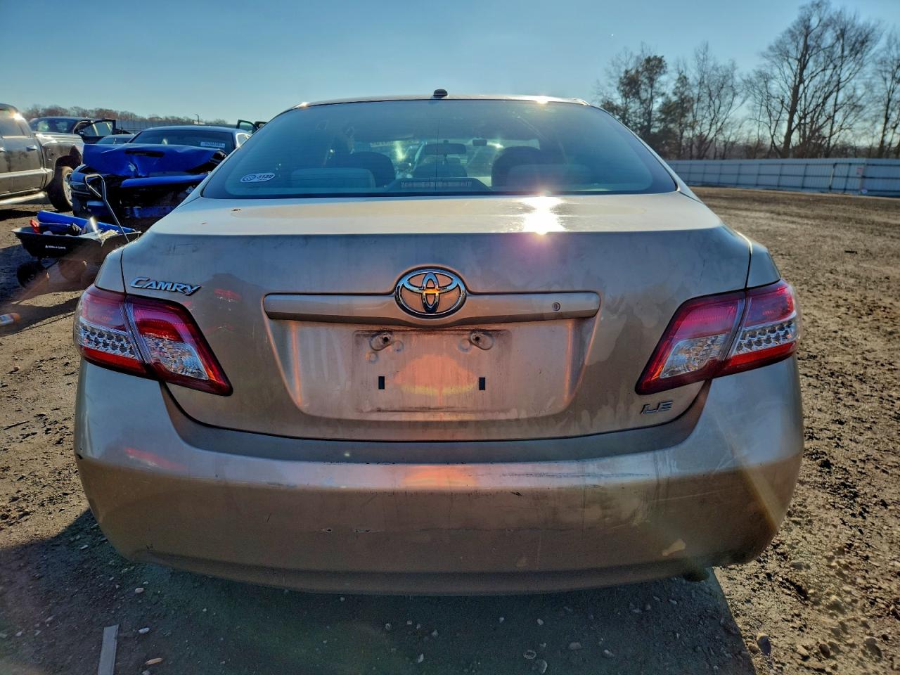 Toyota Camry Base Image 3