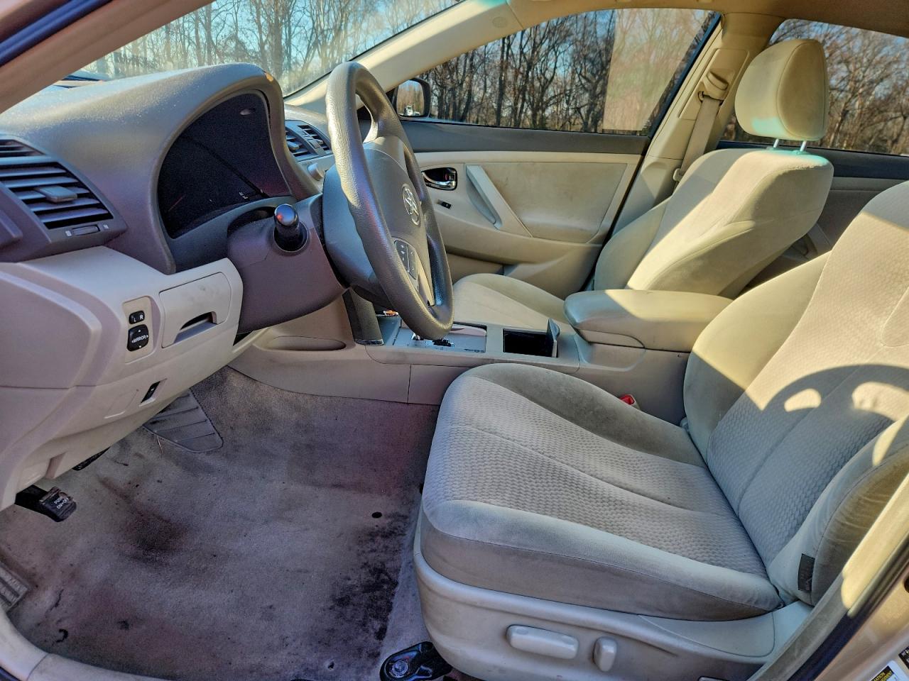 Toyota Camry Base Image 7