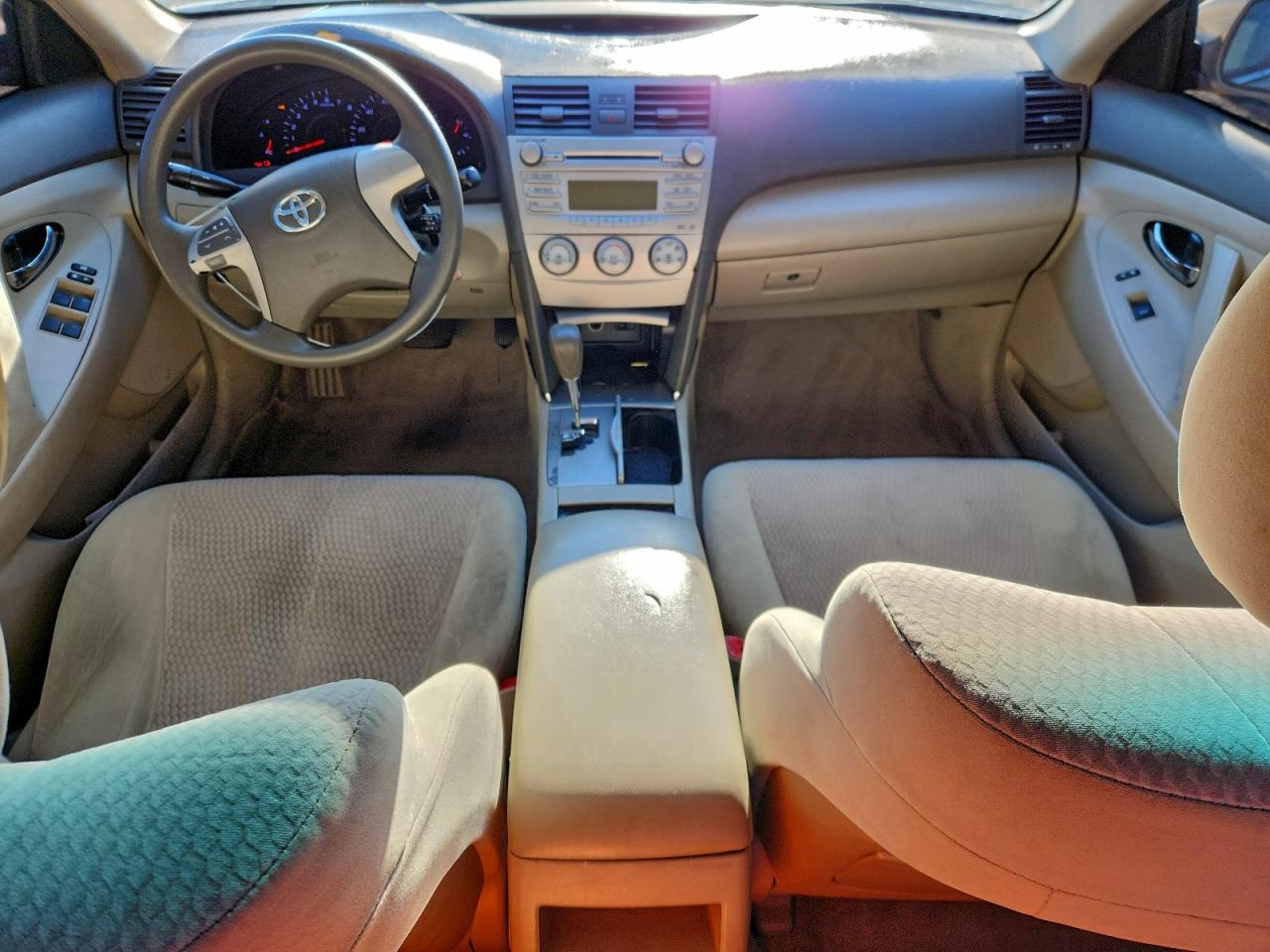 Toyota Camry Base Image 9