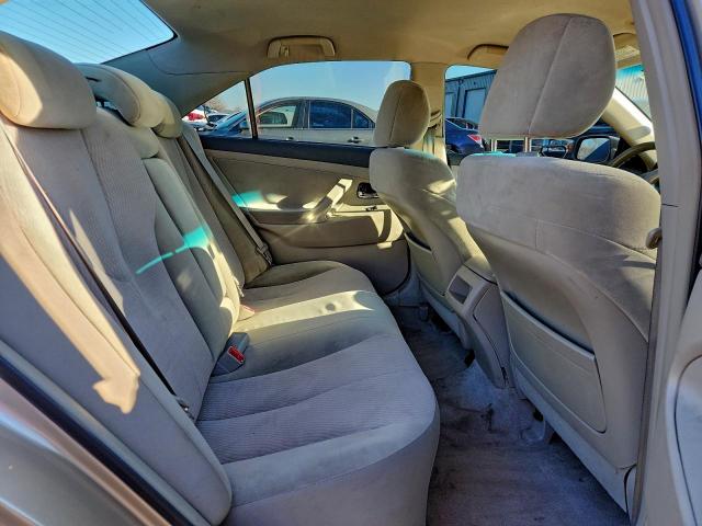 Toyota Camry Base Image 10