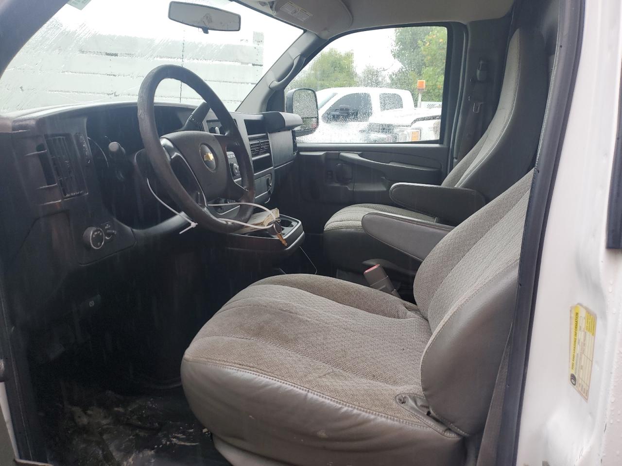 Chevrolet Express Image 8