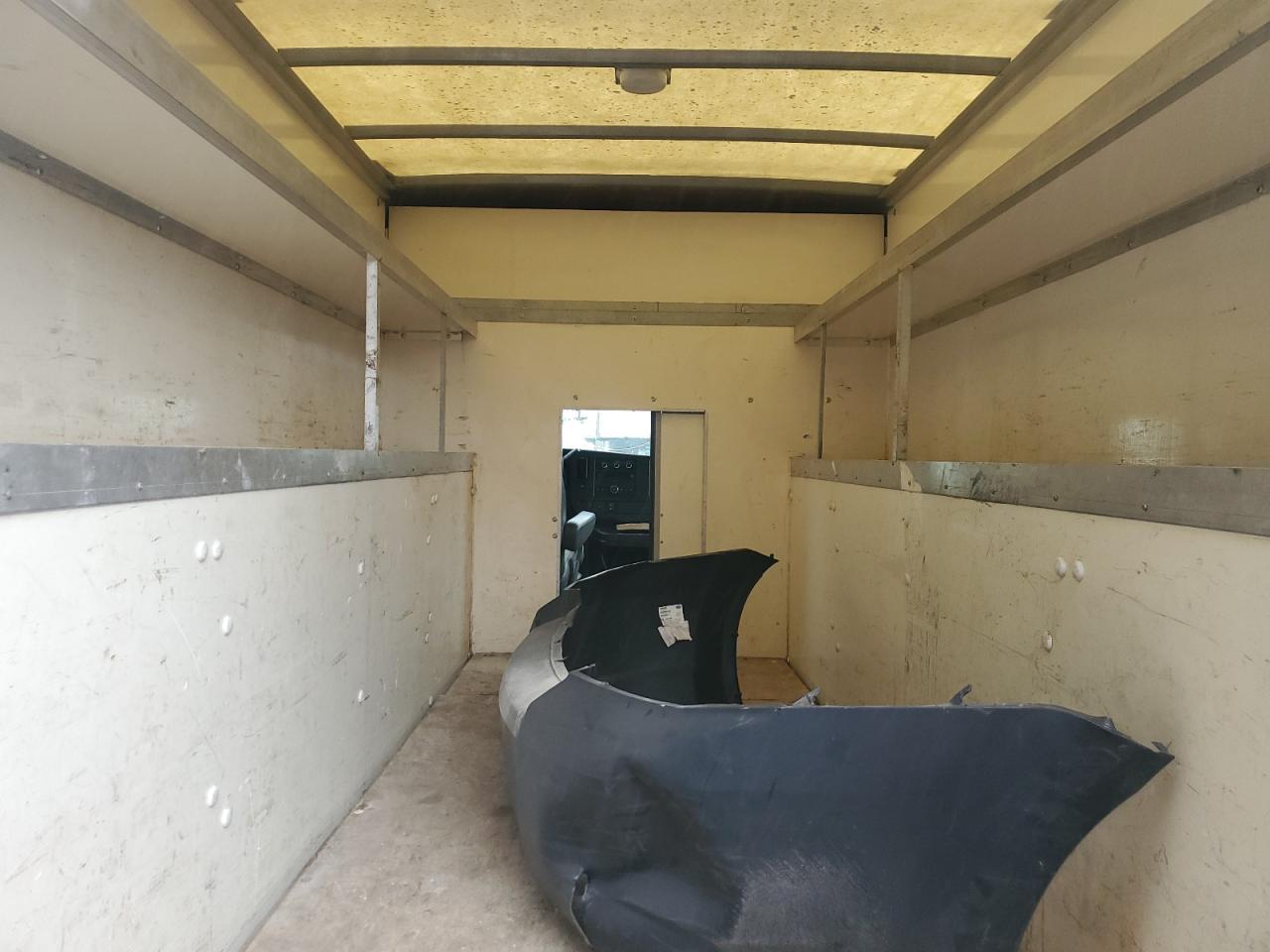 Chevrolet Express Image 2