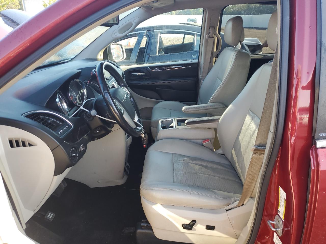 Chrysler Minivan Touring L Image 9