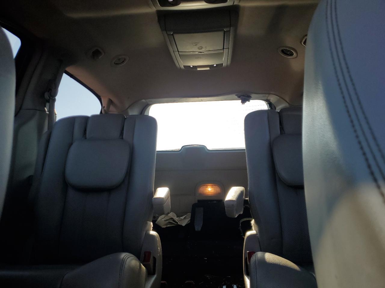 Chrysler Minivan Touring L Image 8