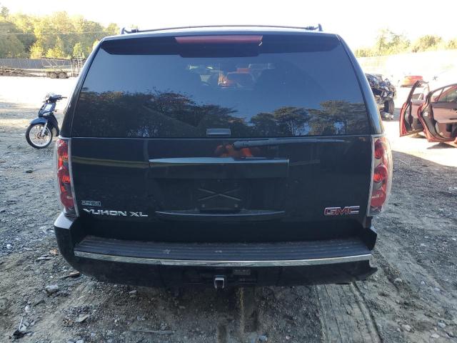 GMC Yukon Denali Image 4
