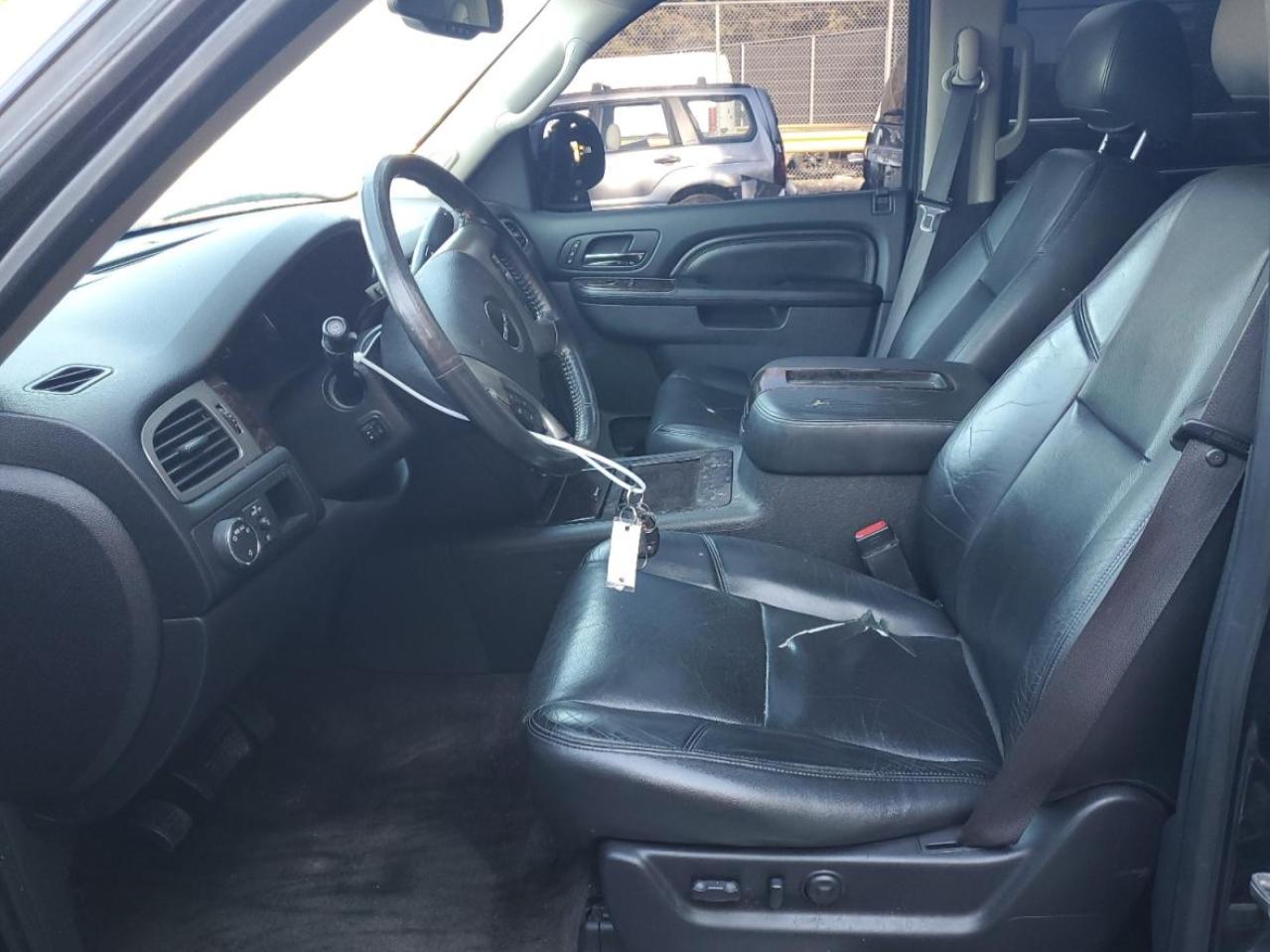 GMC Yukon Denali Image 2