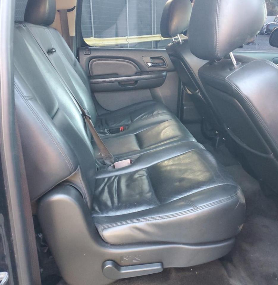 GMC Yukon Denali Image 7