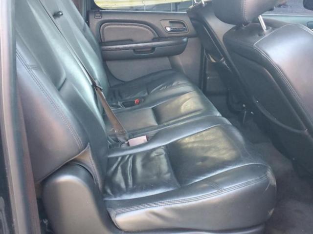 GMC Yukon Denali Image 7