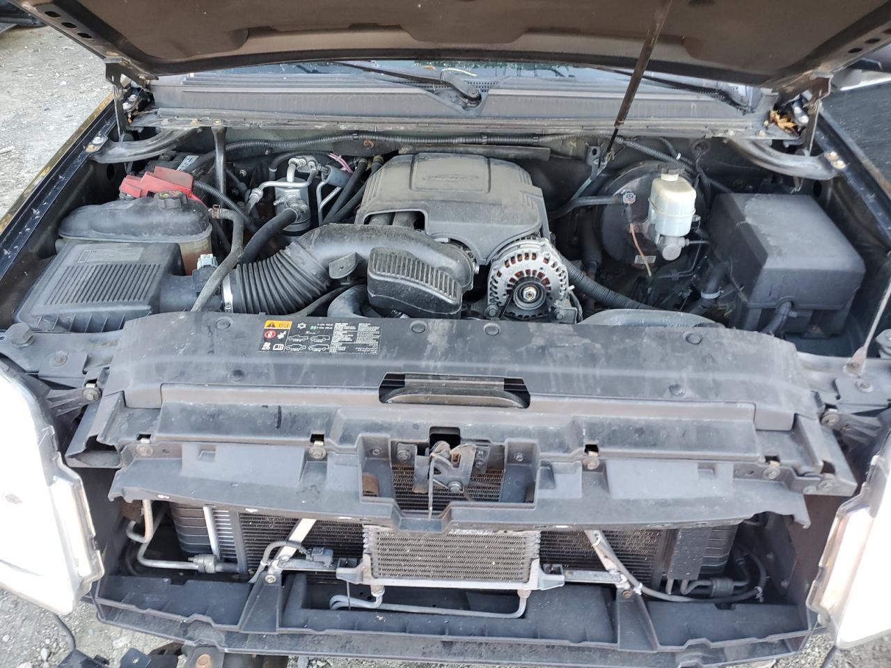 GMC Yukon Denali Image 8