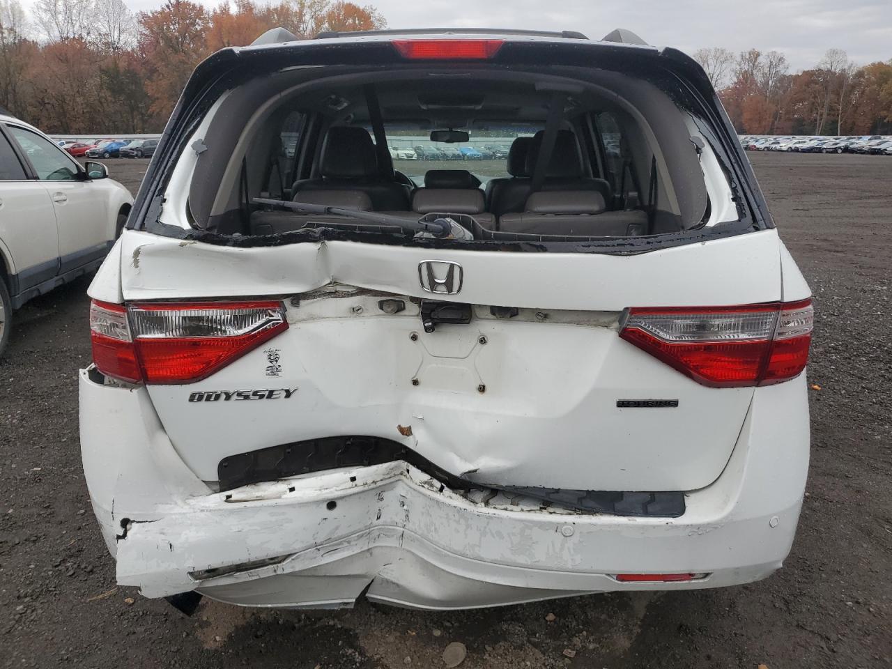 Honda Odyssey Touring Image 4