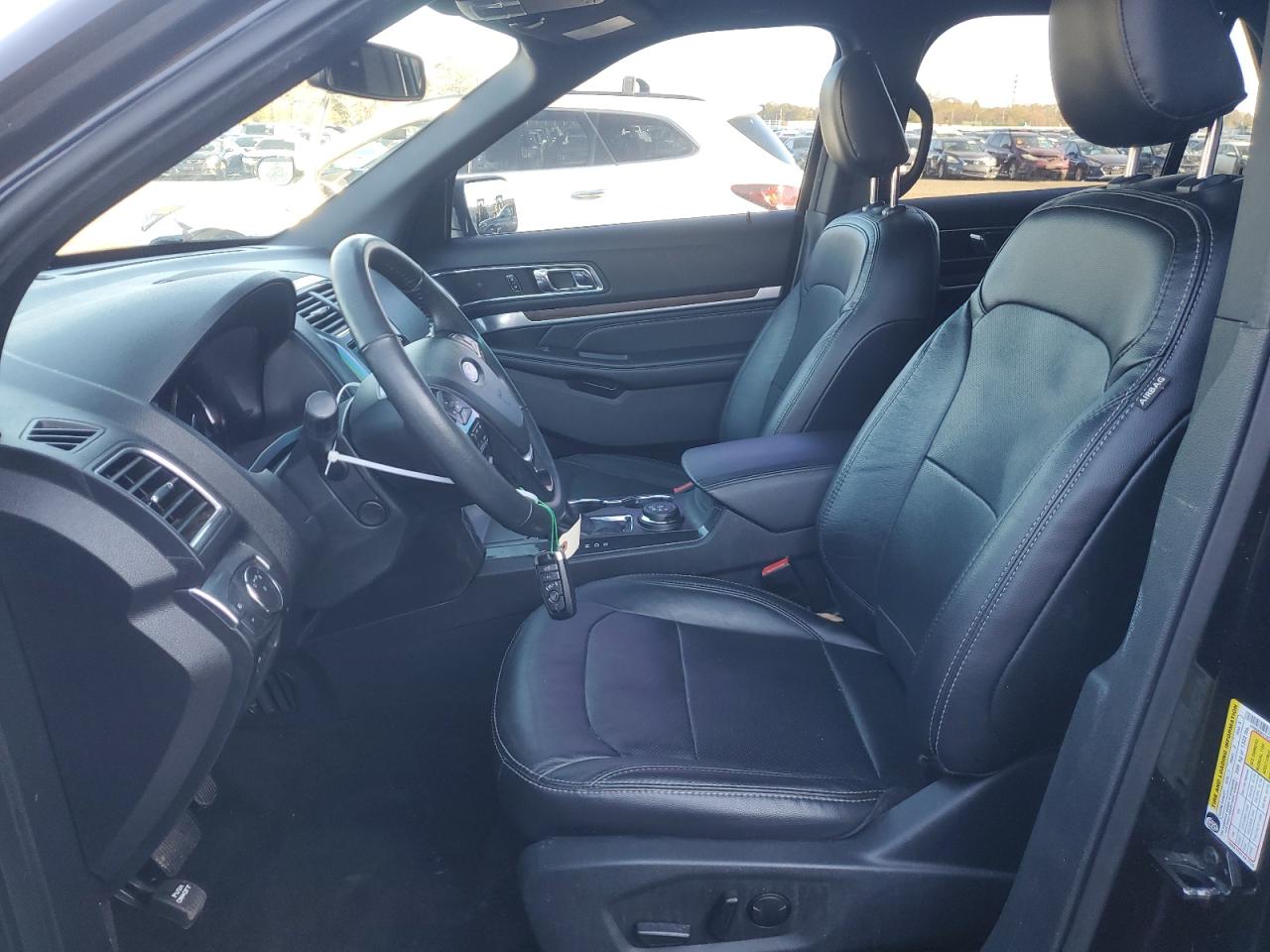 Ford Explorer Limited Image 12