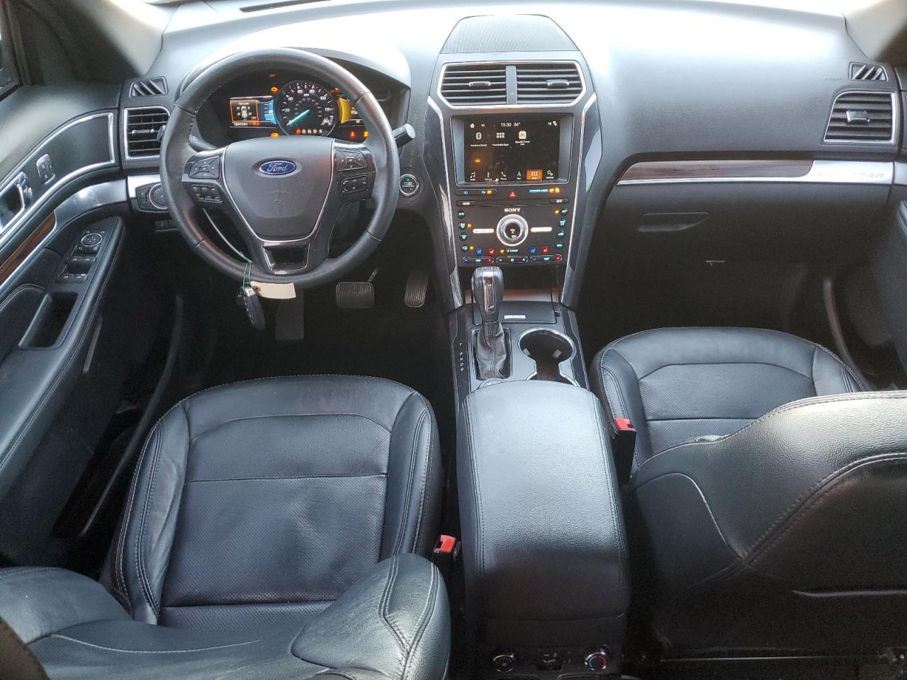 Ford Explorer Limited Image 8