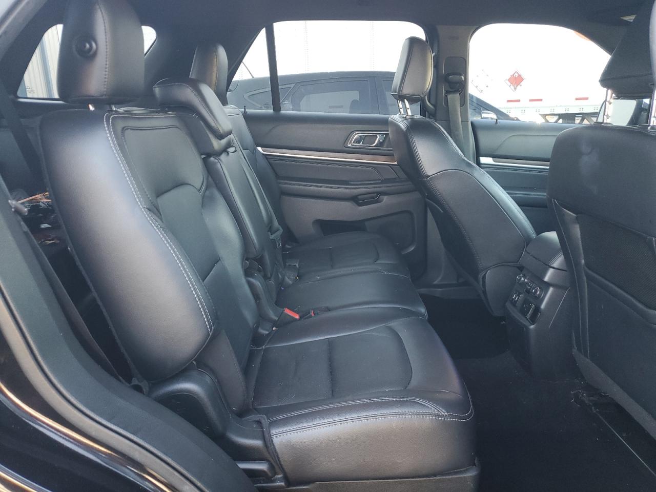 Ford Explorer Limited Image 5