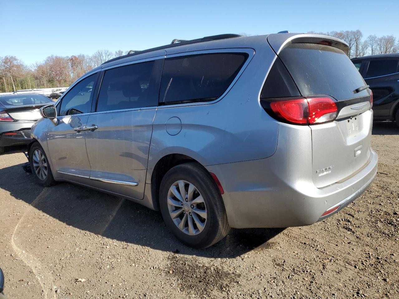 Chrysler Pacifica Touring L Image 10