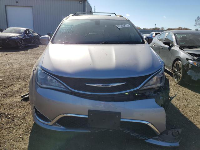 Chrysler Pacifica Touring L Image 3