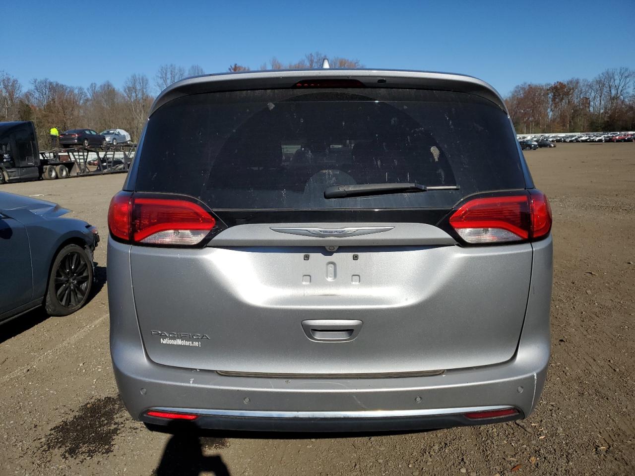 Chrysler Pacifica Touring L Image 4