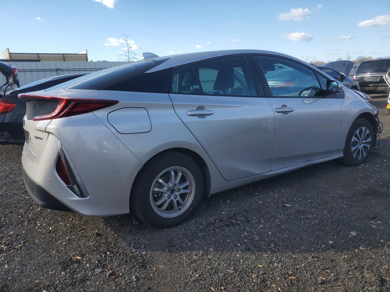 Toyota Prius Le Image 4