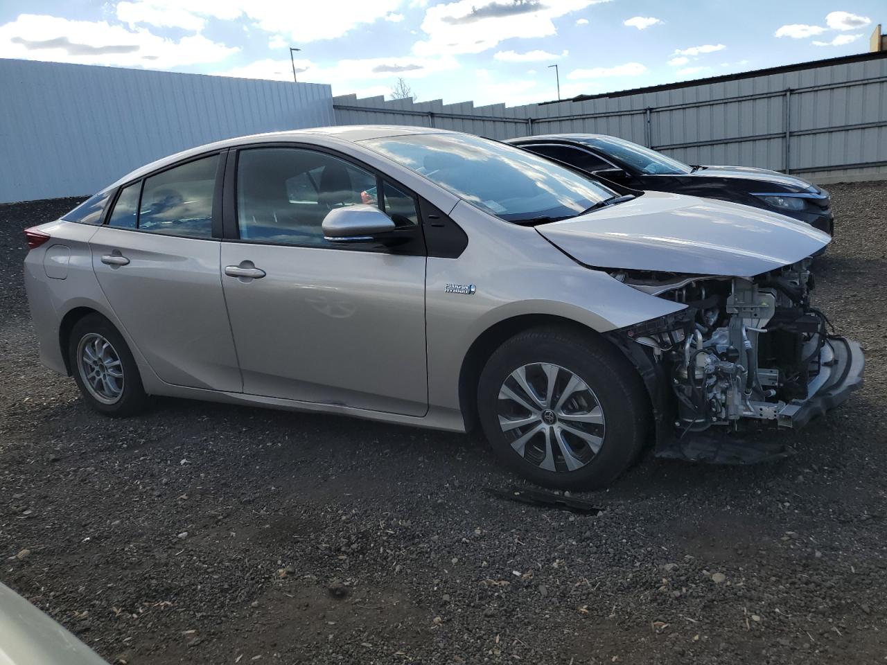 Toyota Prius Le Image 10