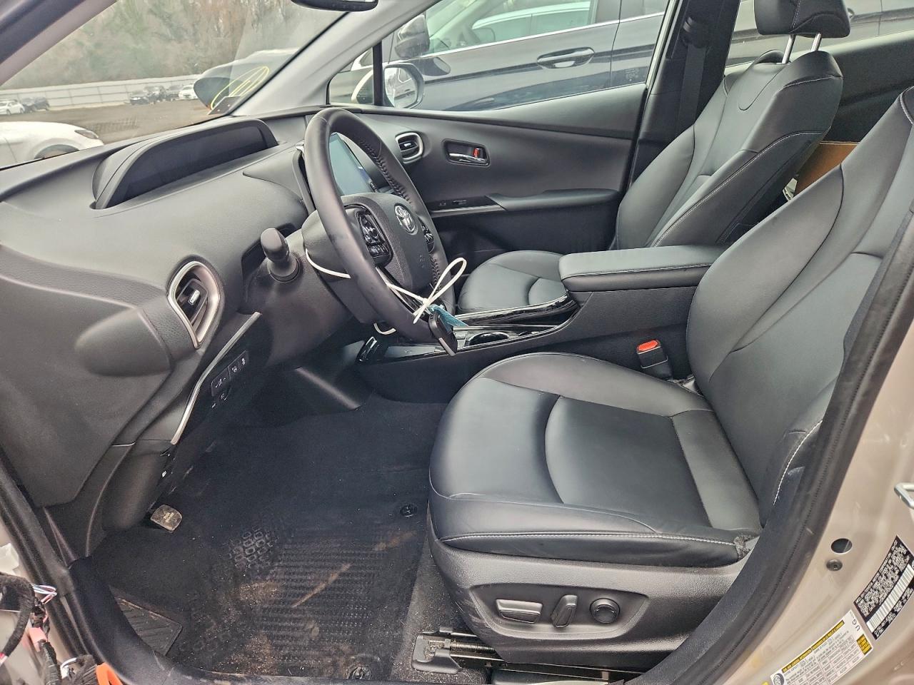 Toyota Prius Le Image 6