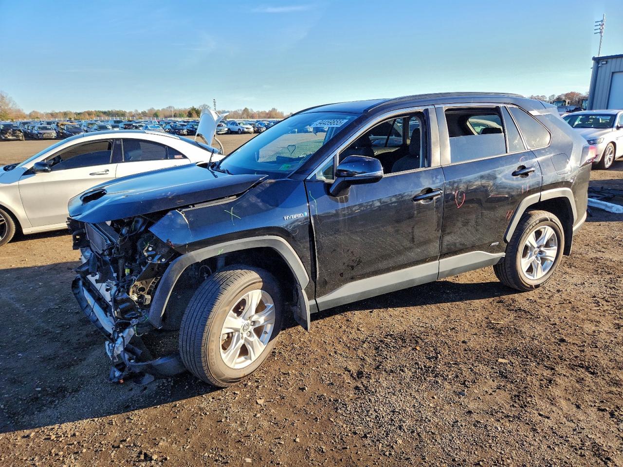 Toyota RAV4 Le Image 1