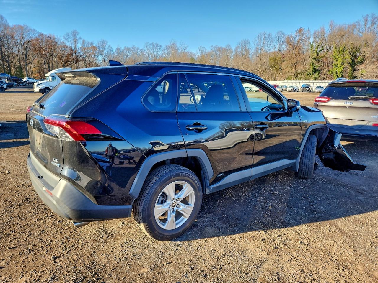 Toyota RAV4 Le Image 8