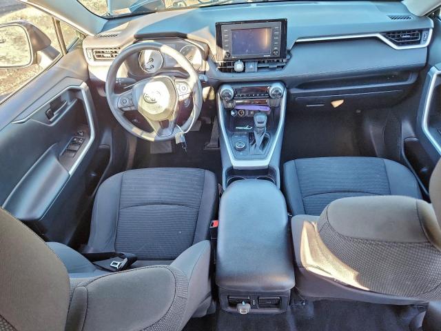 Toyota RAV4 Le Image 3