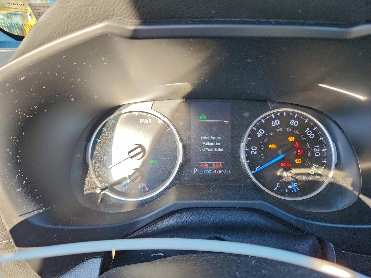 Toyota RAV4 Le Image 4