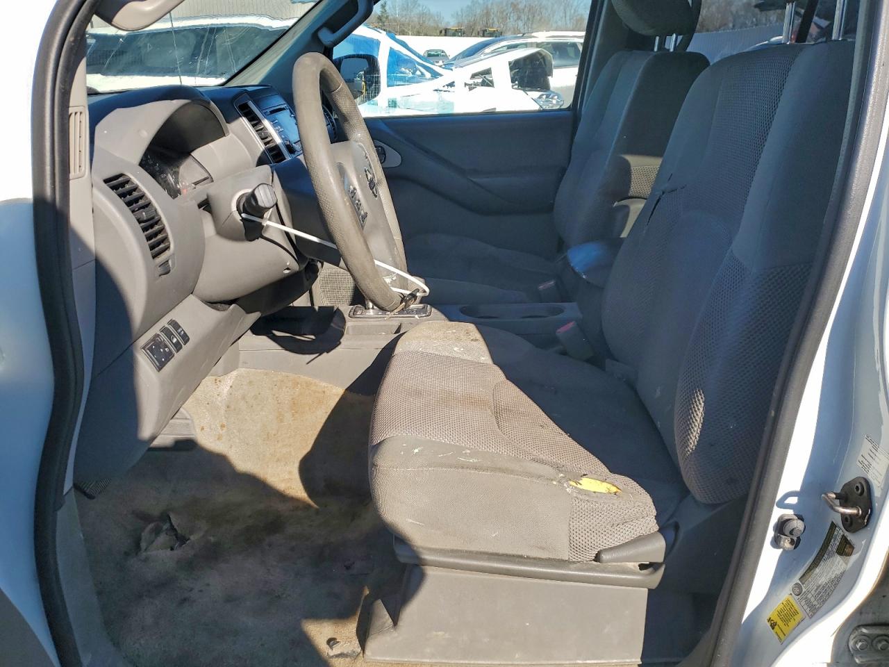 Nissan Frontier S Image 4