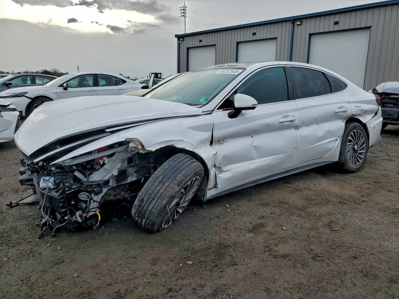 Hyundai SONATA Hybrid Image 1