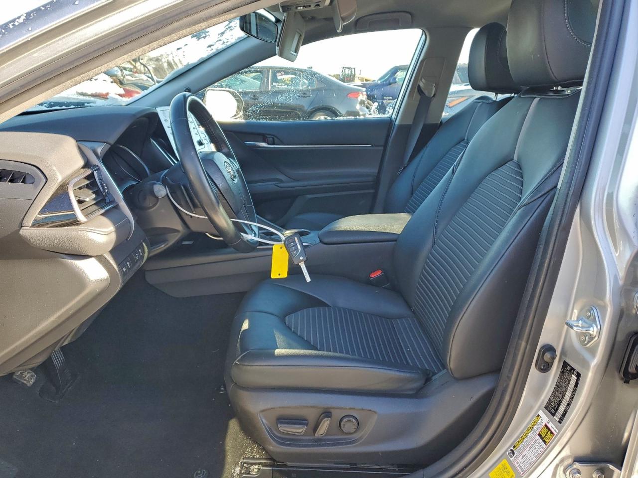 Toyota Camry Se Image 4