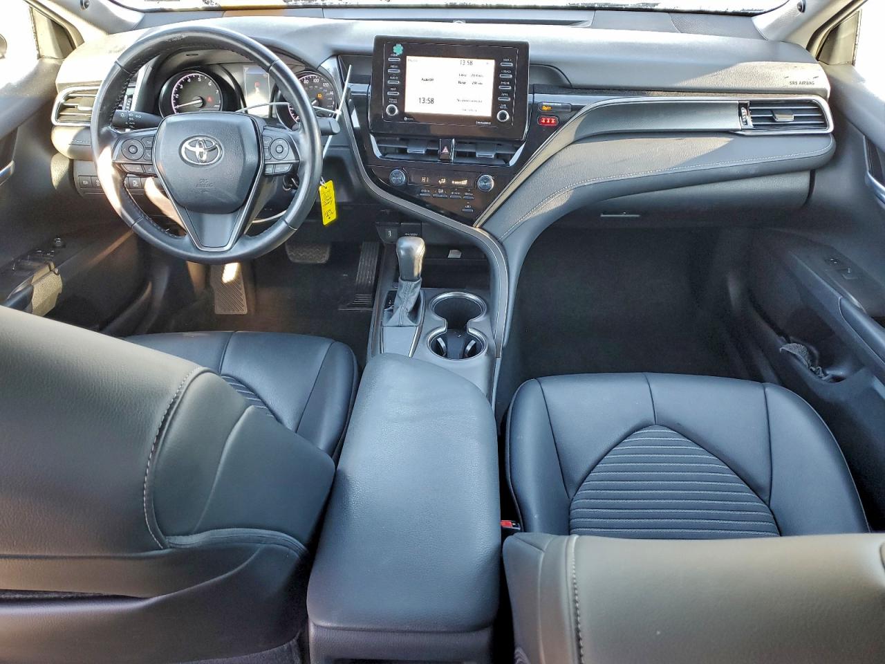 Toyota Camry Se Image 2
