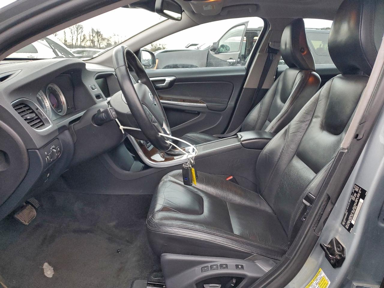 Volvo S60 T5 Image 11