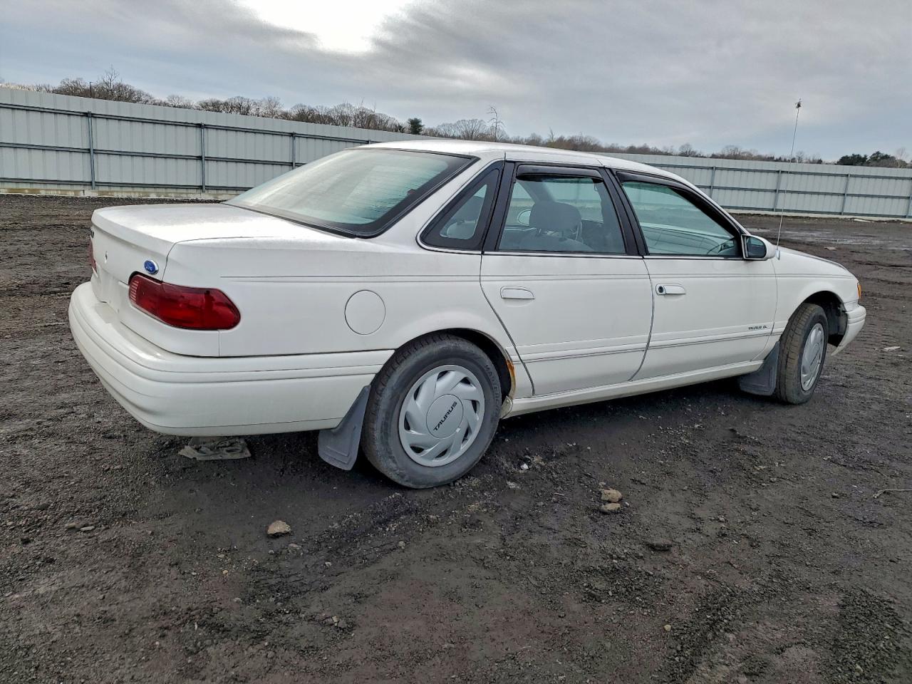 Ford Taurus Gl Image 8