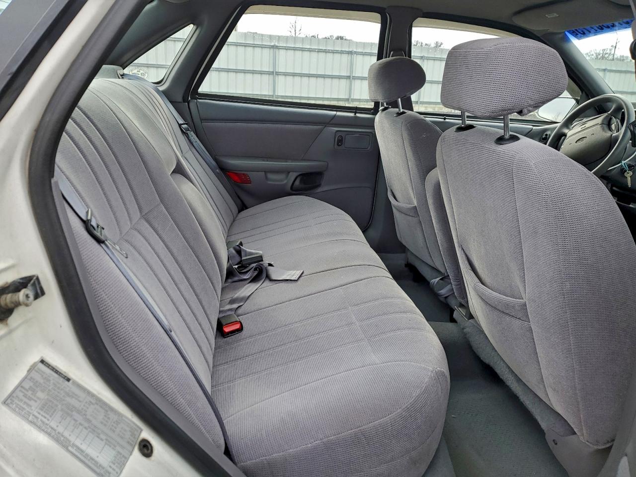 Ford Taurus Gl Image 9