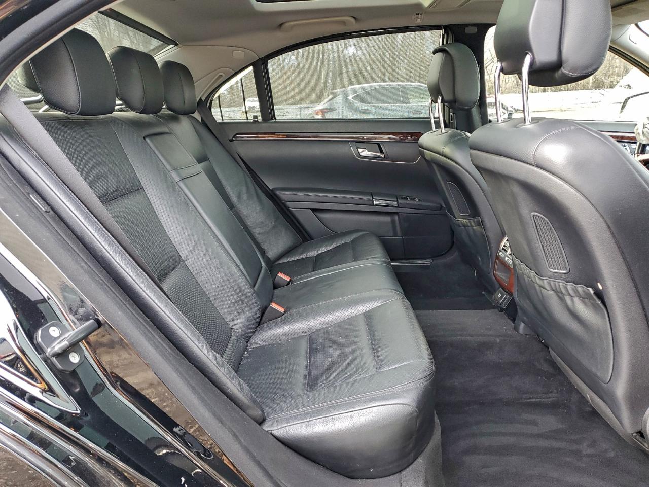 Mercedes-Benz S-Class 550 4matic Image 11