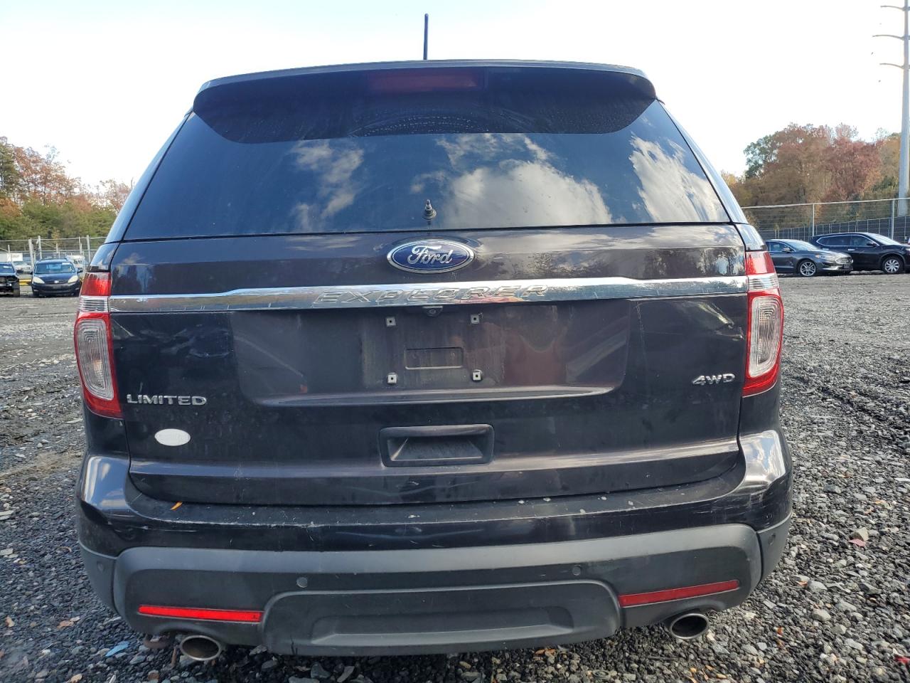 Ford Explorer Limited Image 3