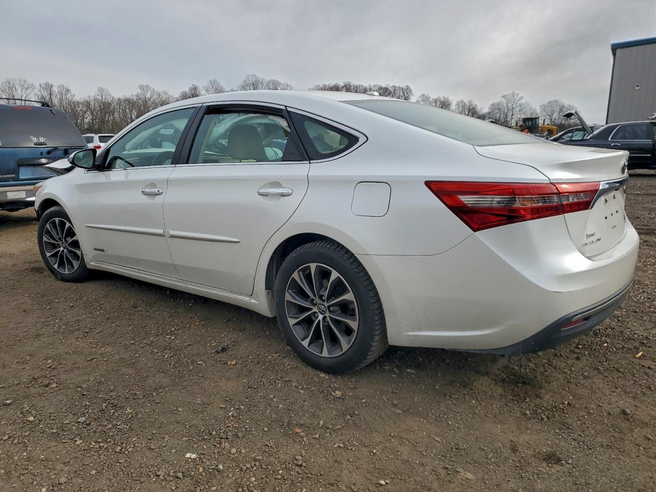 Toyota Avalon Hybrid Image 11