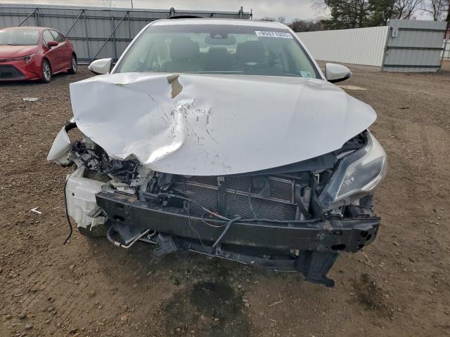 Toyota Avalon Hybrid Image 10